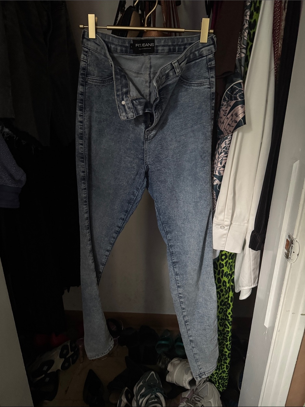 FITJEANS skinny High-Rise Vintage Wash Mom Jeans in Light Blue